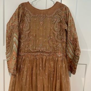 Size: medium. Maxi and dubatta included